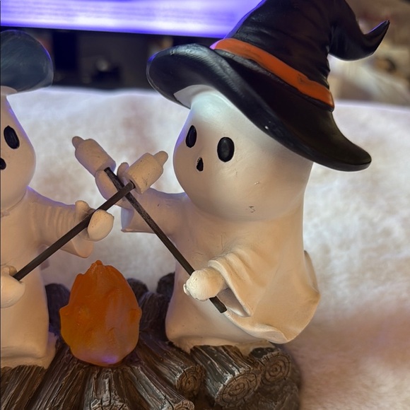 Goulish campfire ghost Halloween decor - Picture 4 of 14